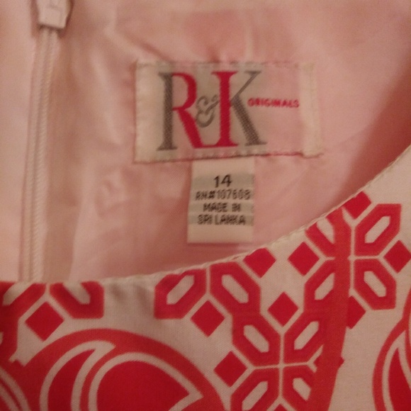 Very Pretty Dress marked 14 but runs smaller - Picture 2 of 4